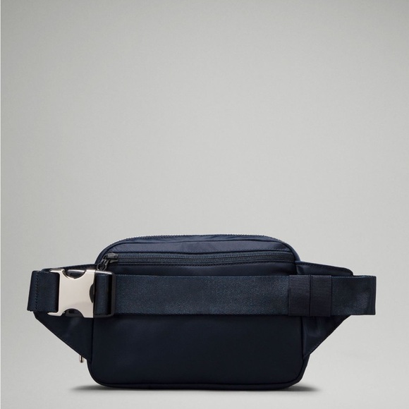 EVERYONERYWHERE BELT BAG LARGE* - Picture 6 of 8